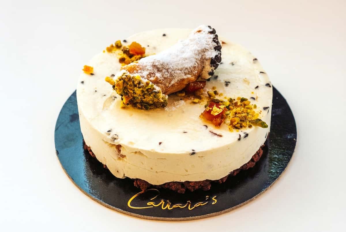 Cannoli cake