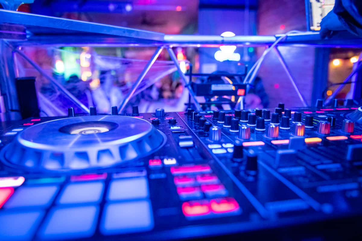 Live DJ