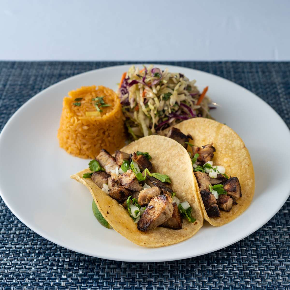 Grilled chicken tacos at Mesero in Dallas served with Mexican rice and slaw — Mesero tacos Dallas.