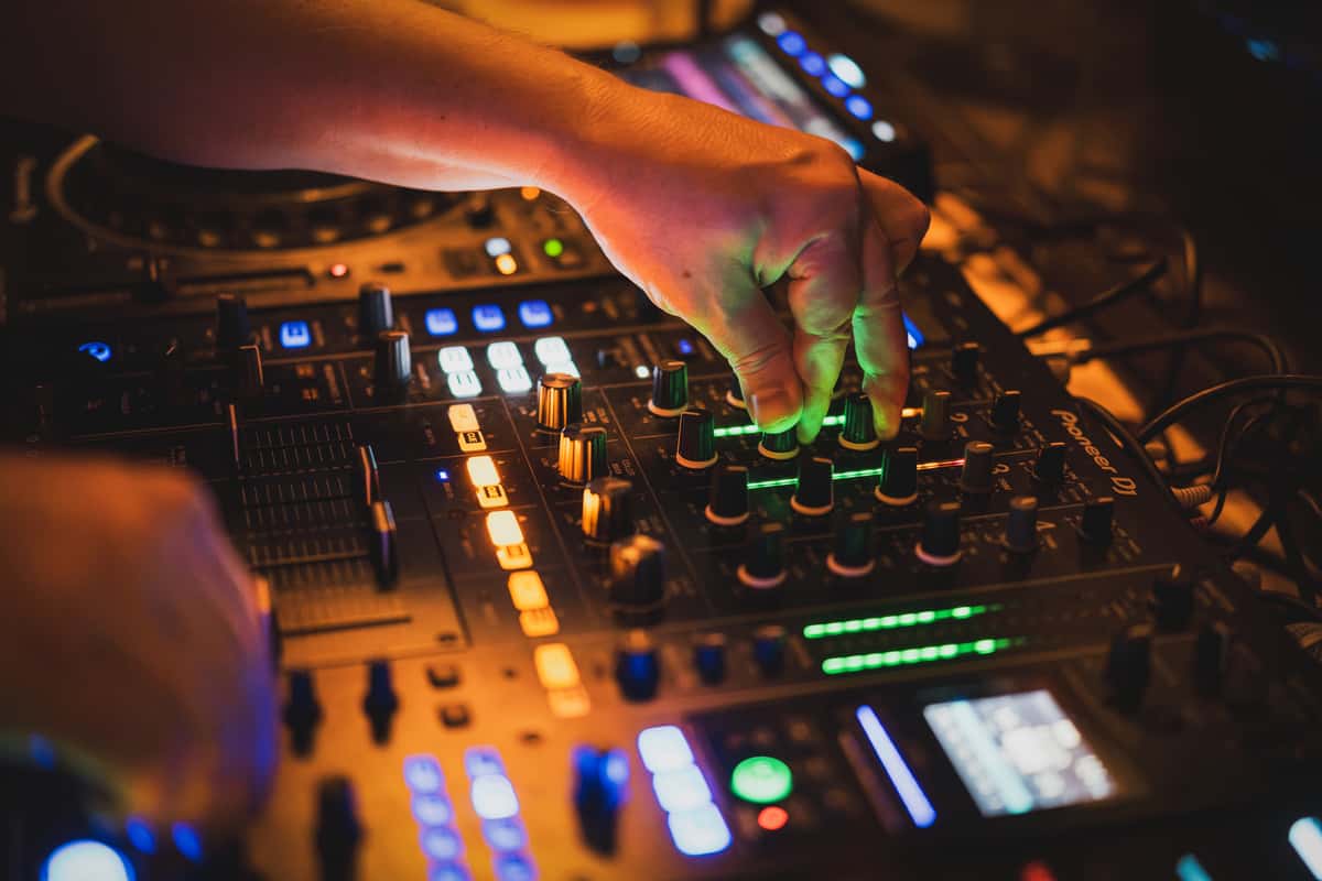DJs