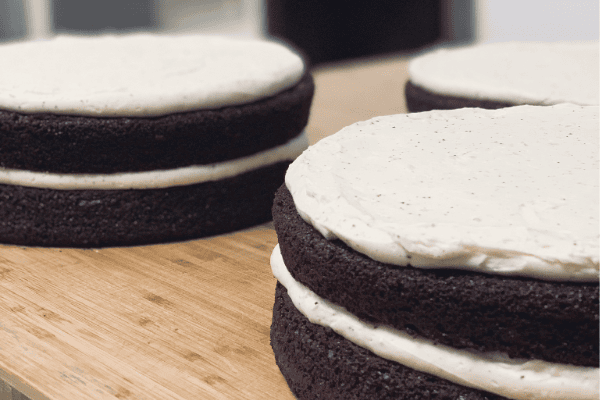Lena Bakes Cakes