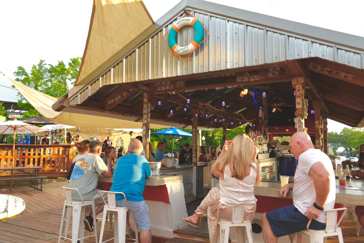 boat bar]