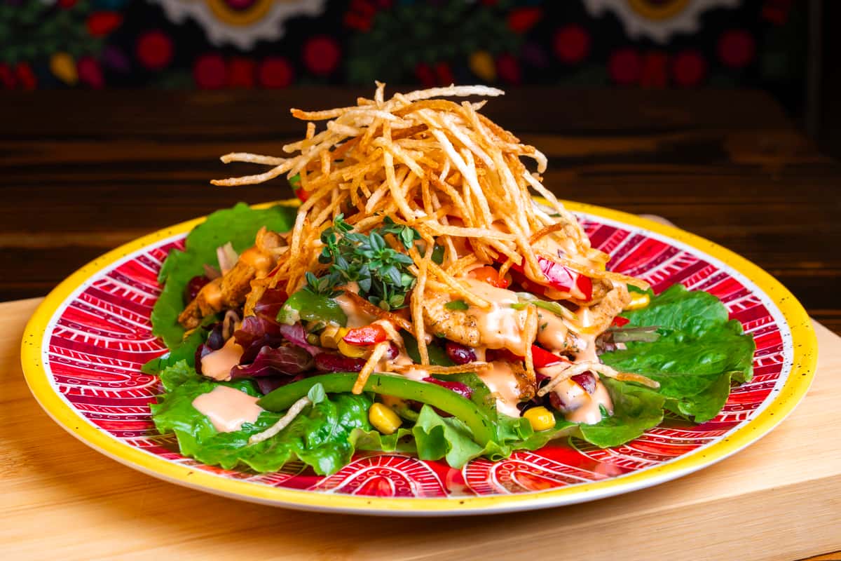 Warm Farida salad with Chicken and Pais