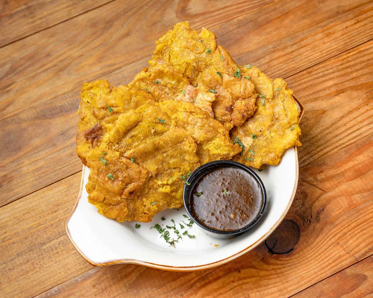 Fried chicken and sauce