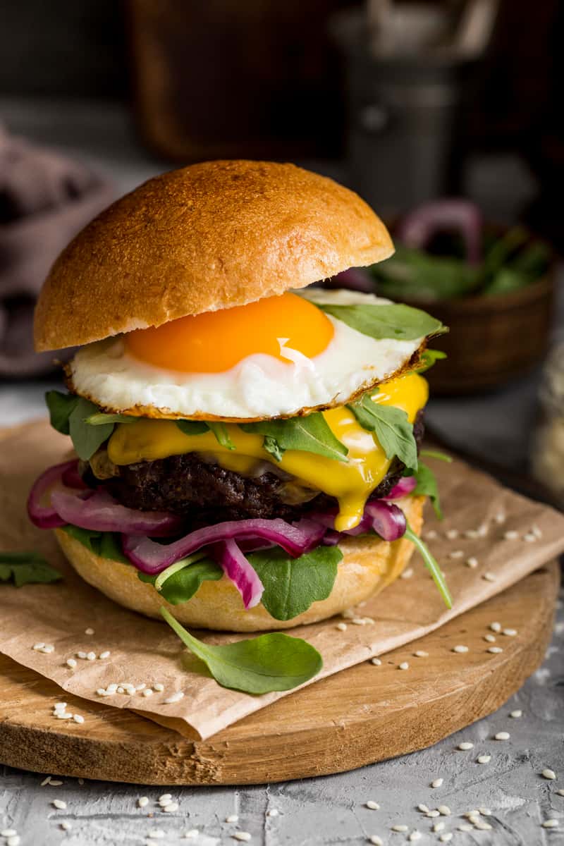 front-view-cheeseburger-with-fried-egg