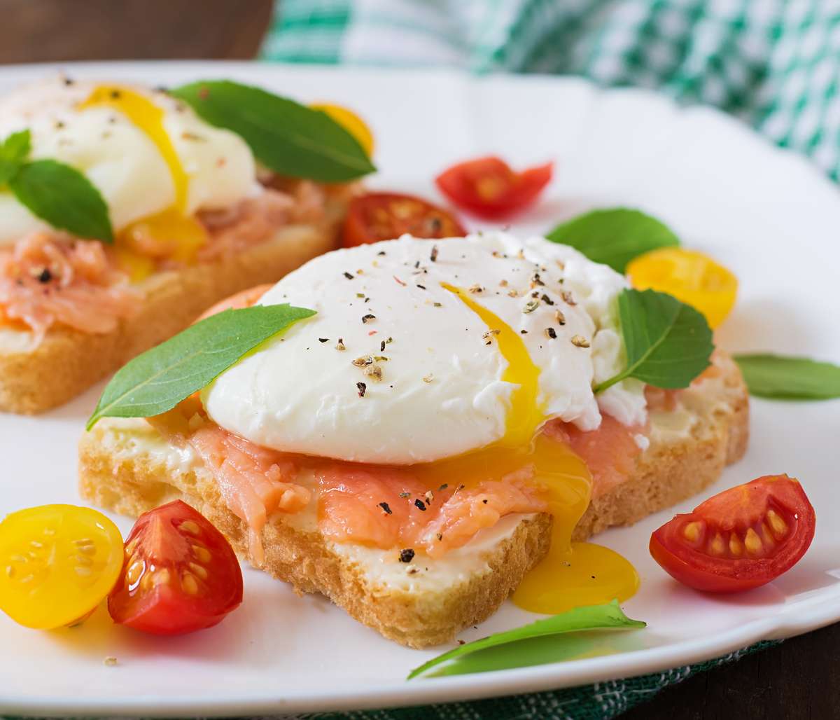 sandwich with poached eggs