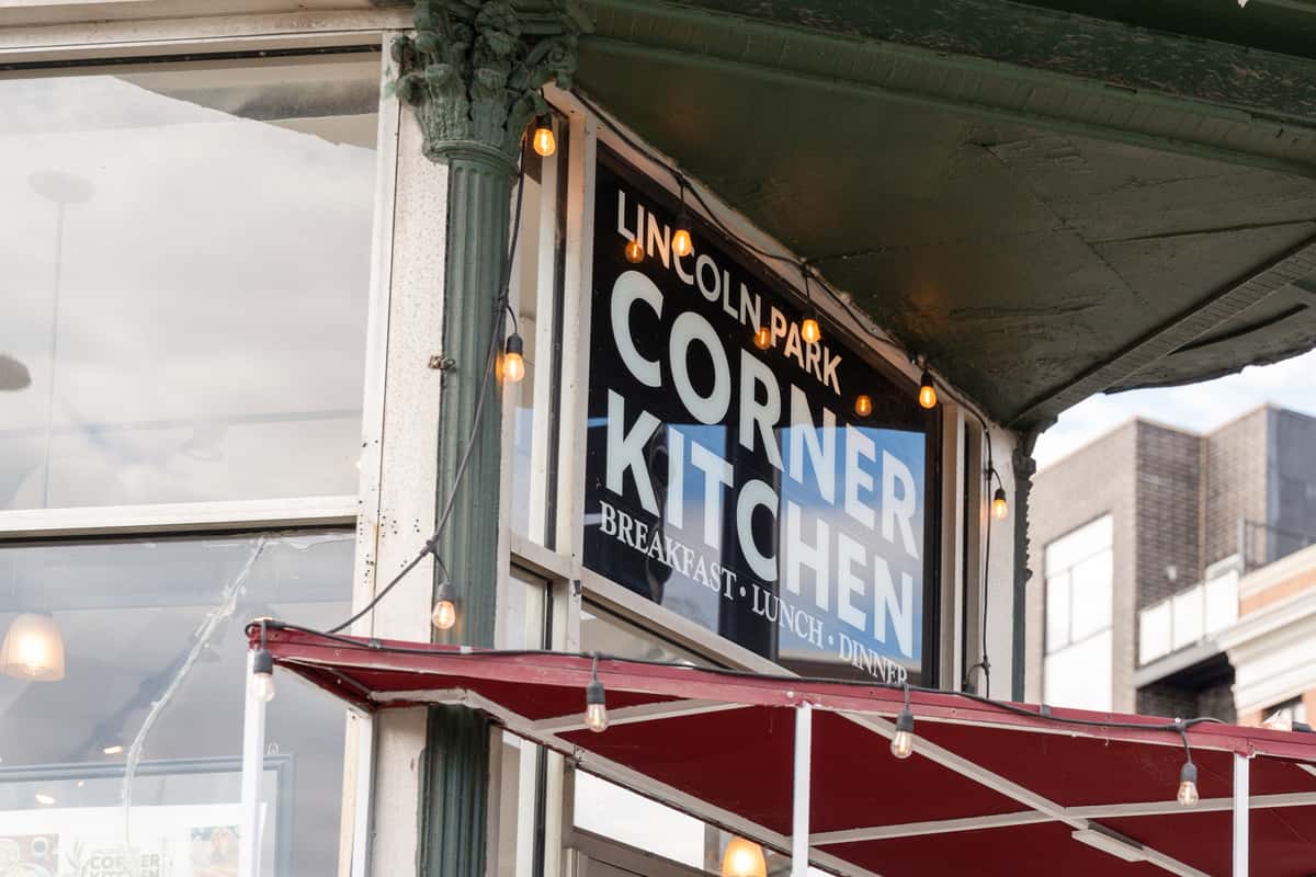 lincoln park corner kitchen