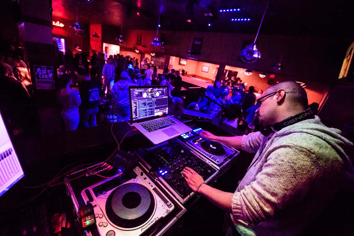 DJ