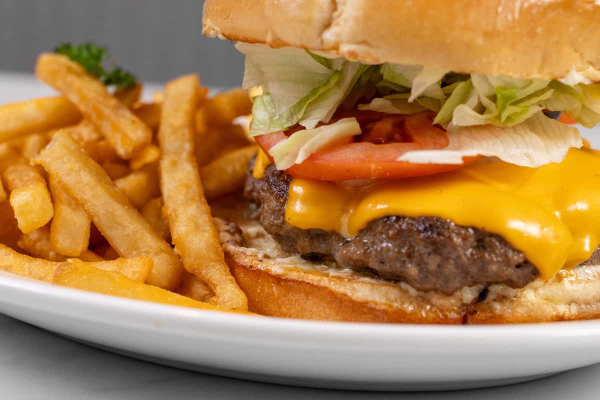 Cheeseburger with fries
