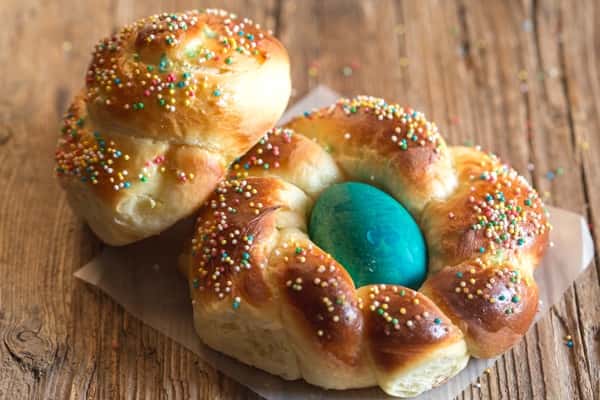 Picture of Italian Easter Bread from Recipe blog linked in the post.