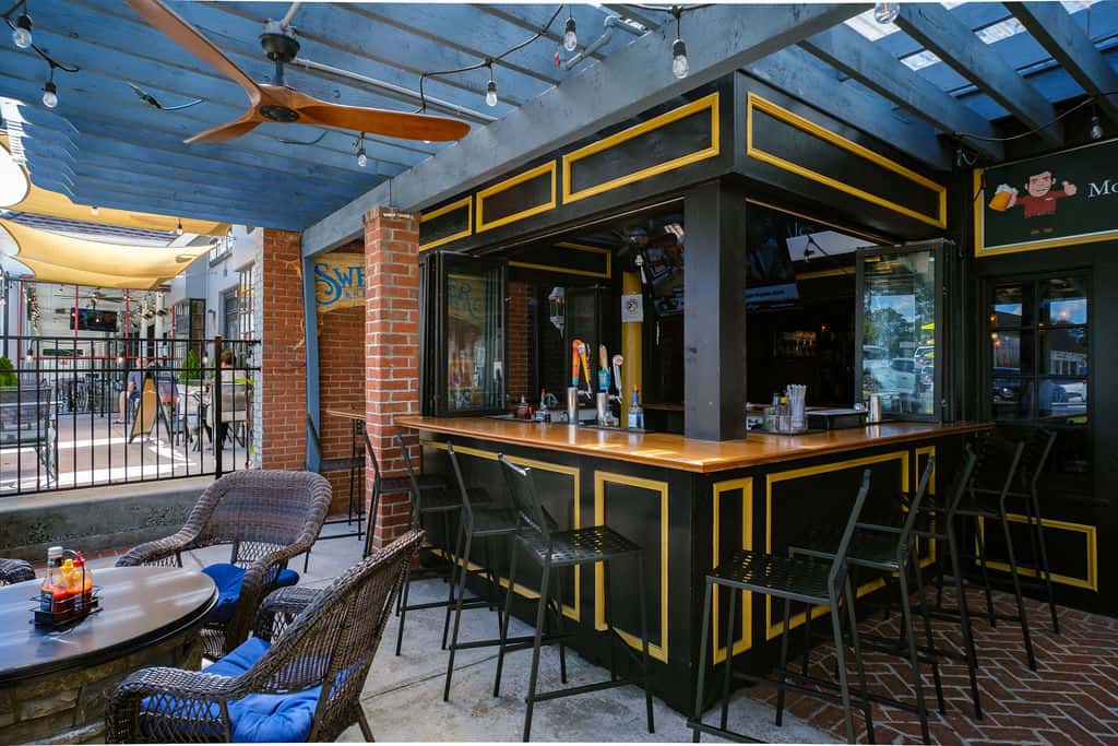 Dunwoody Tavern Exterior
