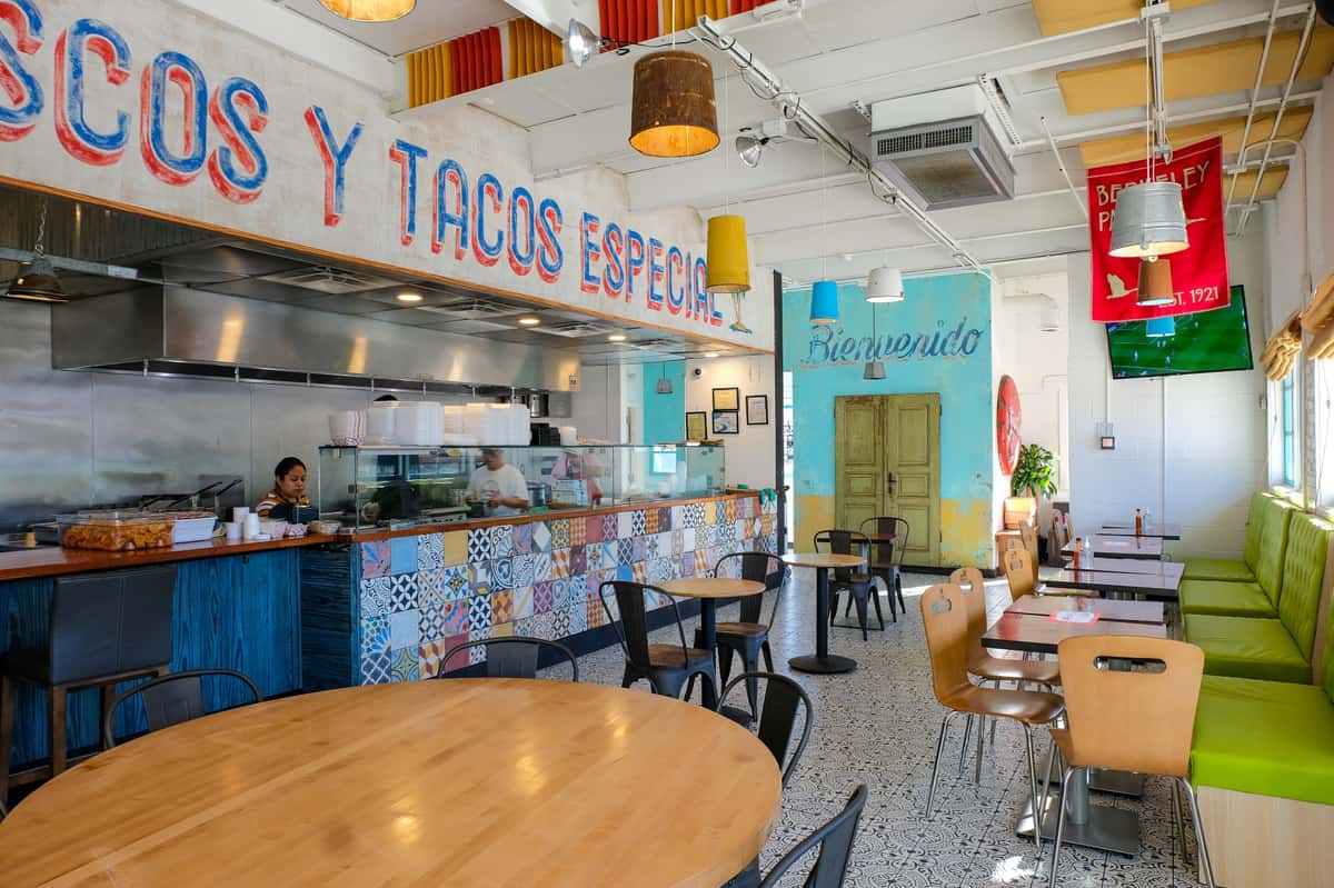 Tuza Taco interior