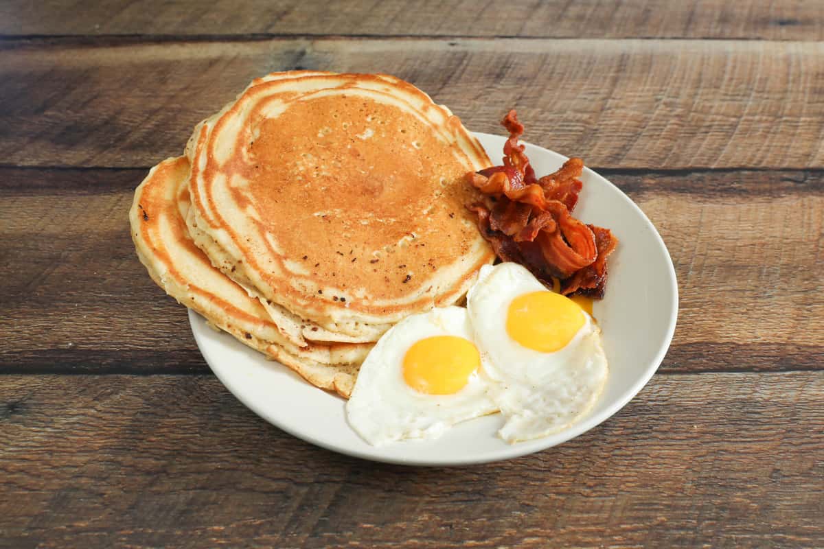 Pancakes, eggs & Bacon