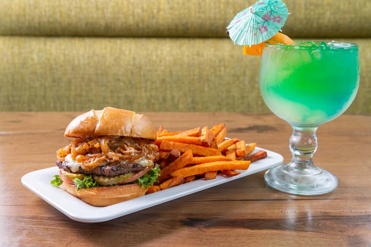 Onion Burger with green cocktail
