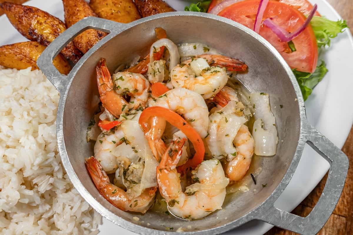 Camarones al ajillo