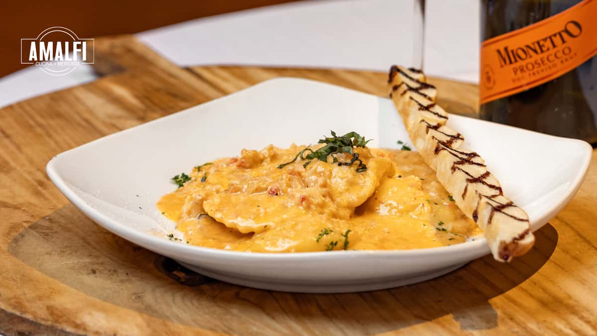 Why Familiar Restaurants Win When Dining Demand Increases