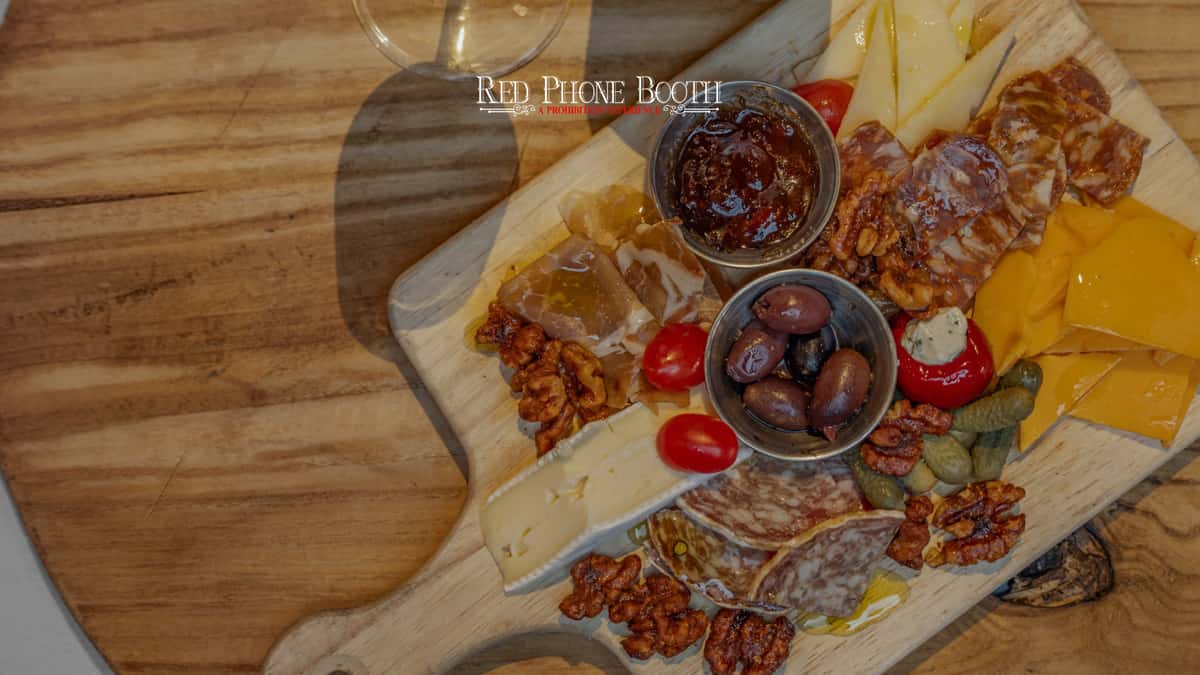 Why Summer Dining Is Better When You Already Have a Favorite Table