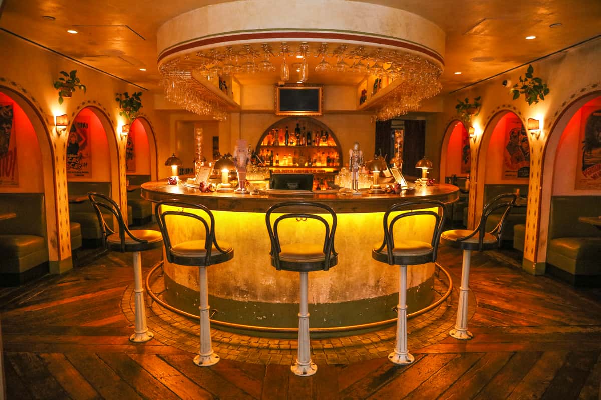 Bar