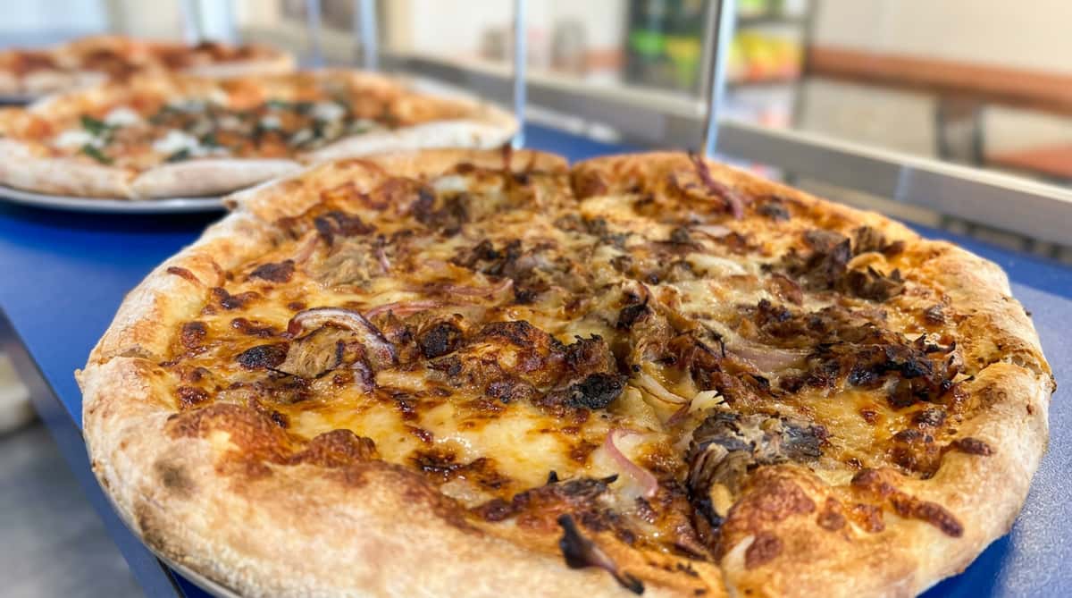 caramelized onion pizza