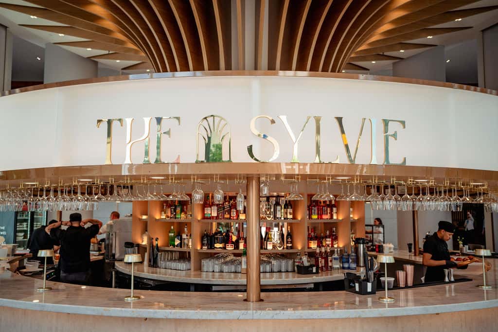 bar