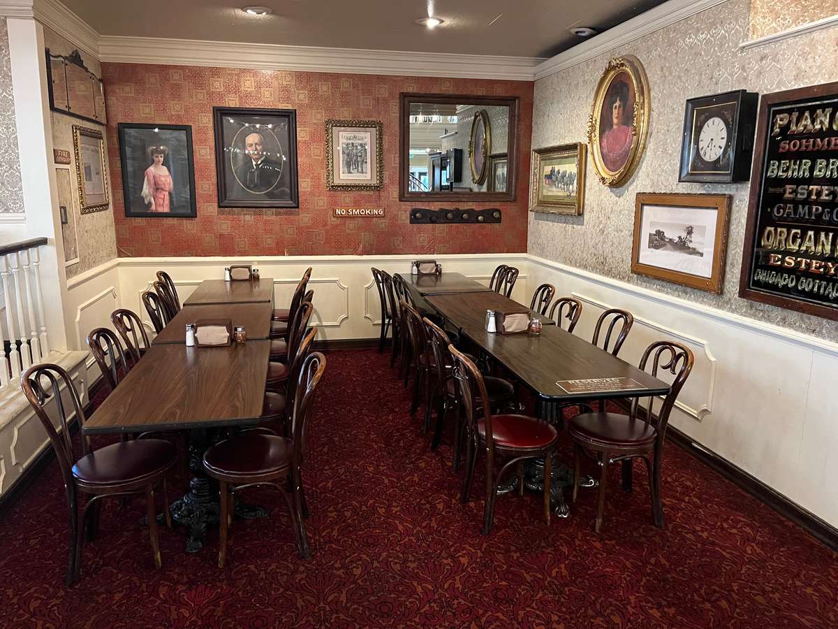 piano tables seating area