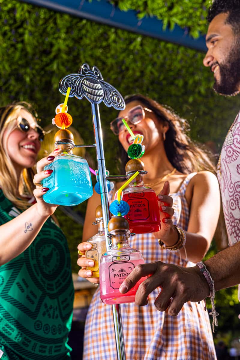 Bebidas y ambiente en Costa Pacífica