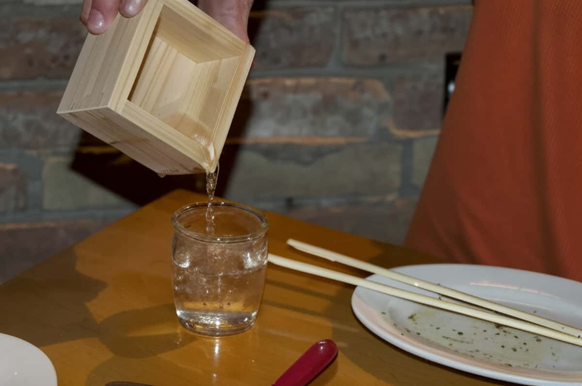 sake pour no soy sauce