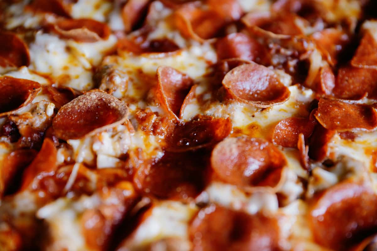 BBQ Pizza at Morettis Restaurants - Hot Fresh Fast Delivery in Barrington