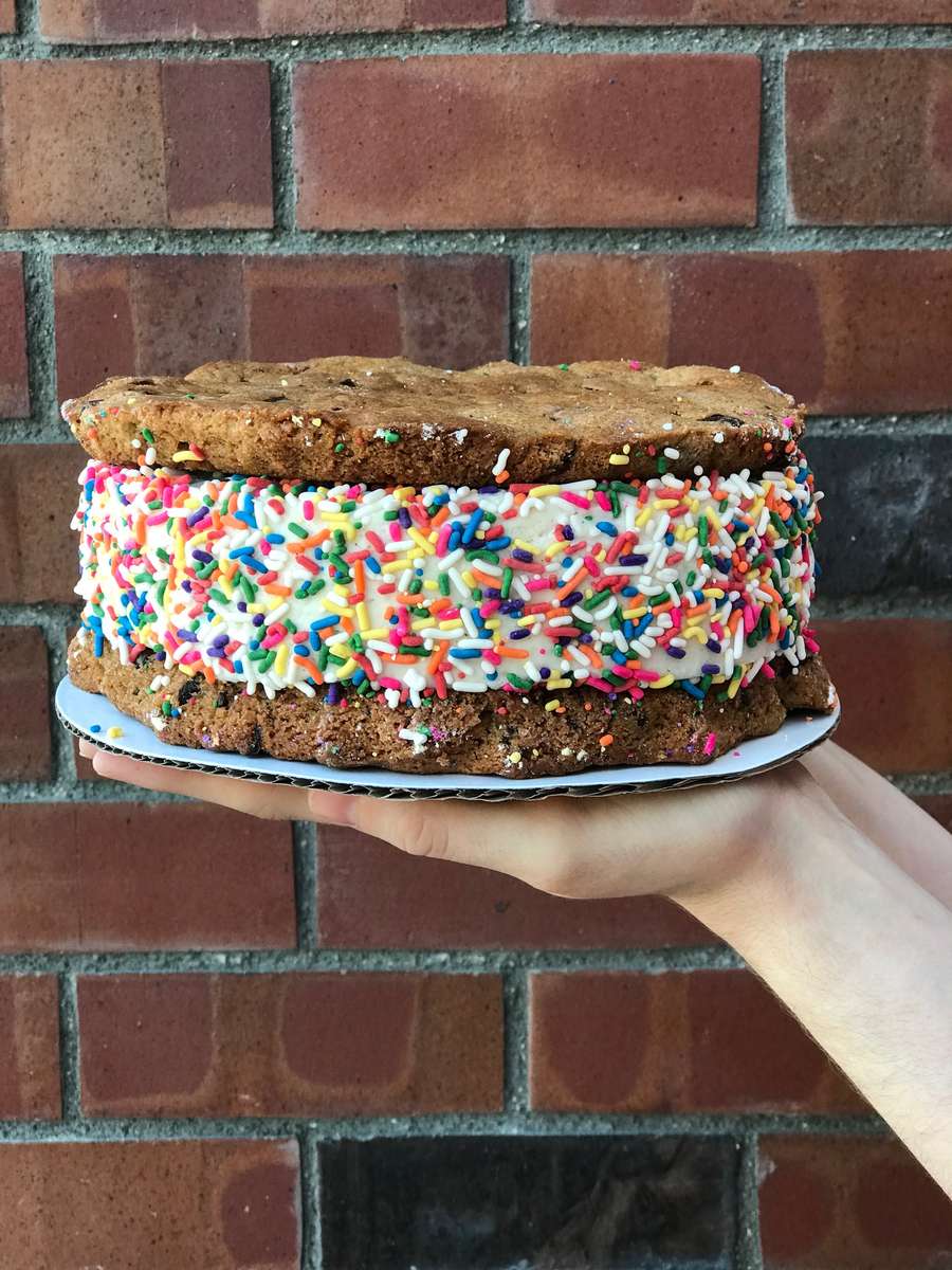 Giant Sandwich Cookie Cake – With Sprinkles on Top