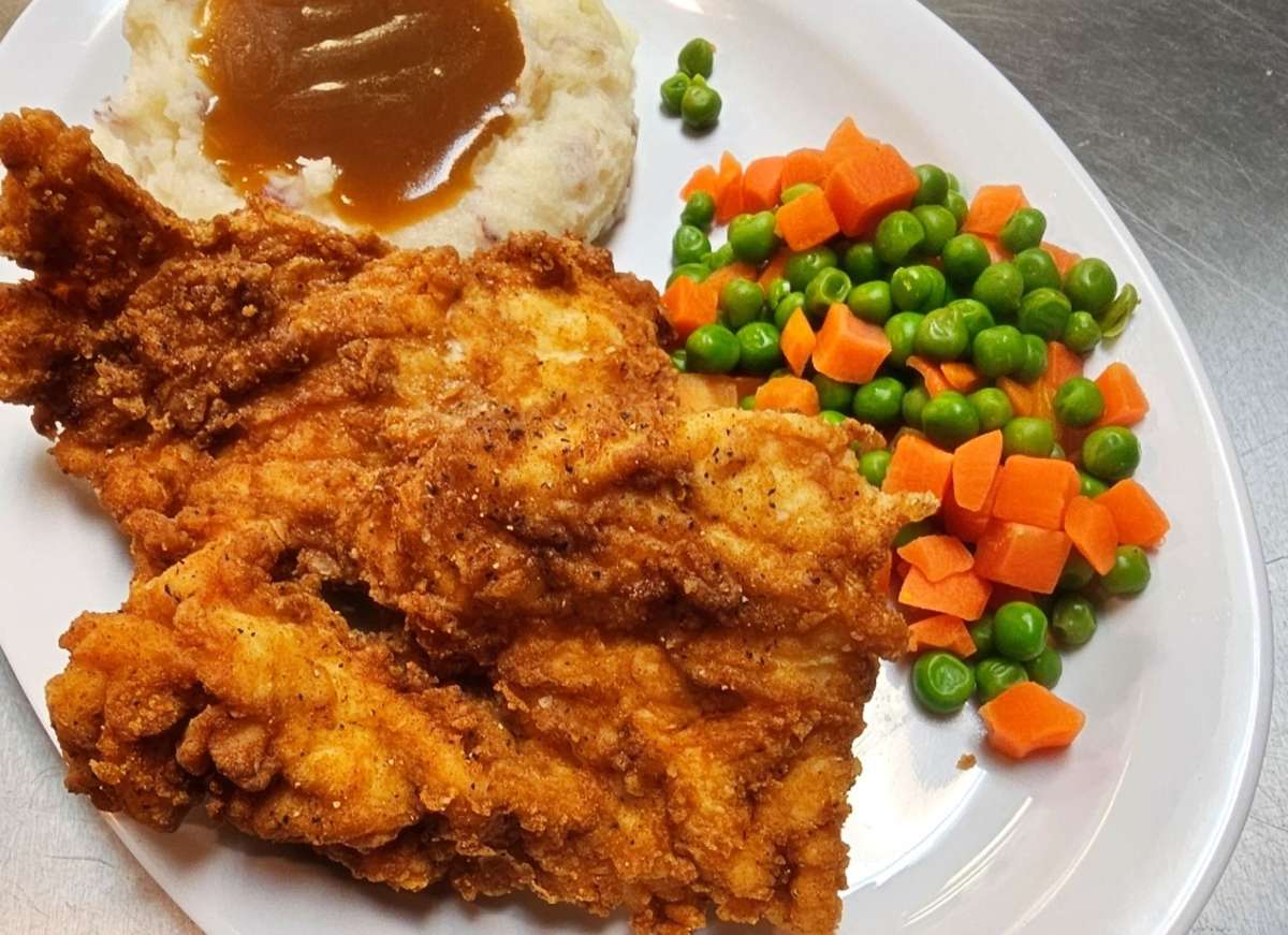 Fried chicken and vegetables