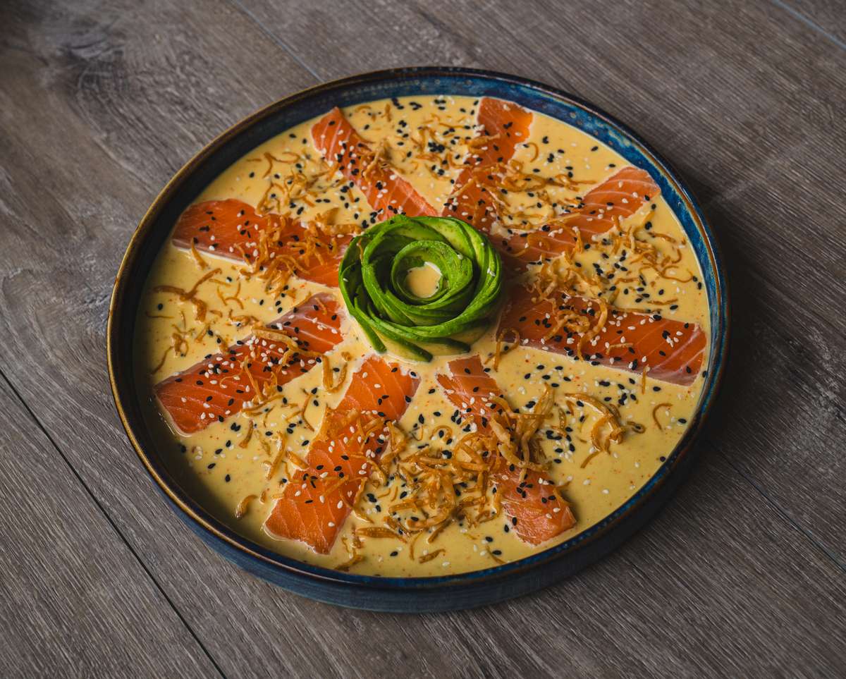 TIRADITO DE SALMON EN MARACUYA