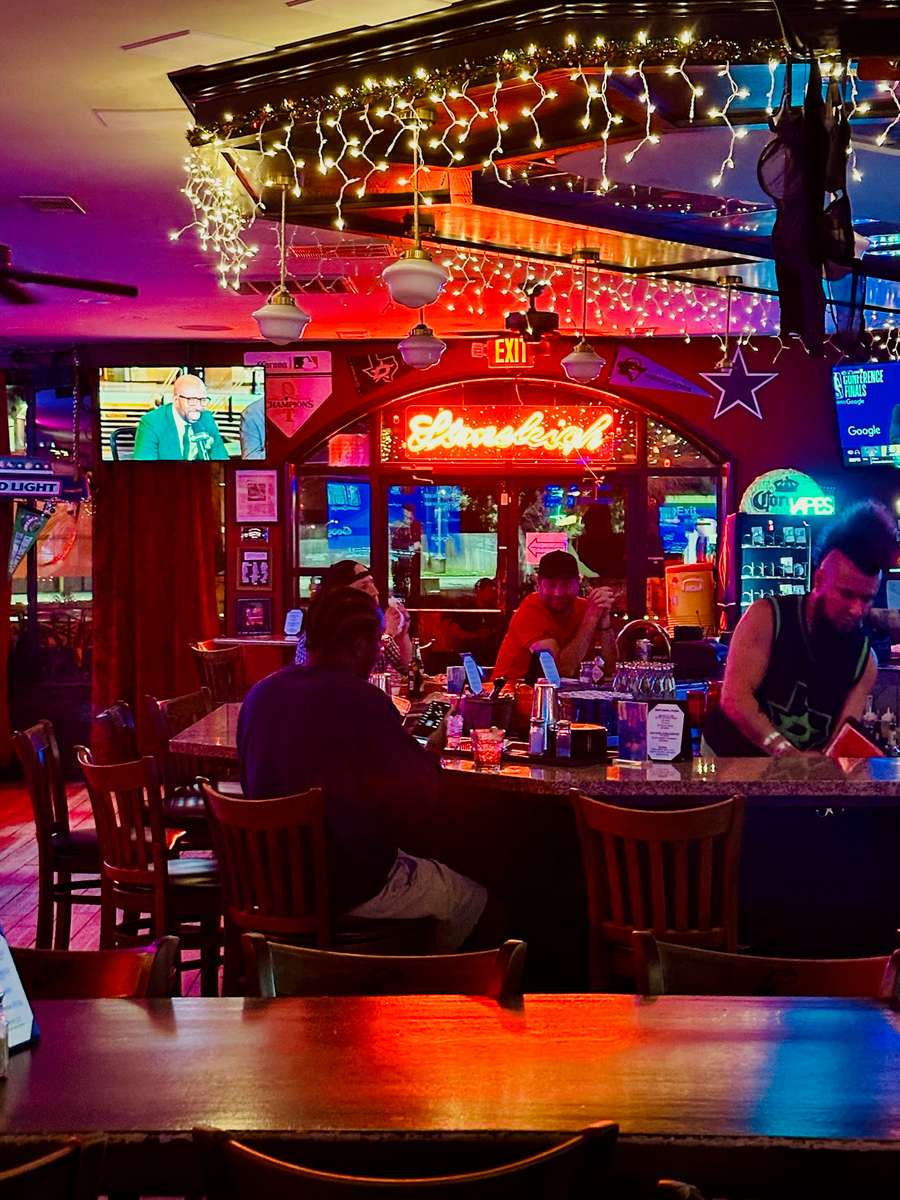 Stonleigh P, Dallas Texas - Bar & Restaurant