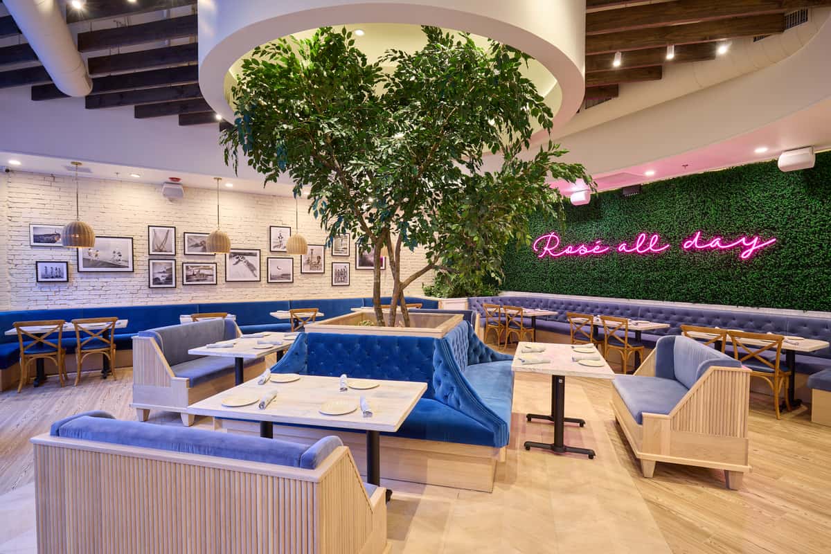 rose lounge