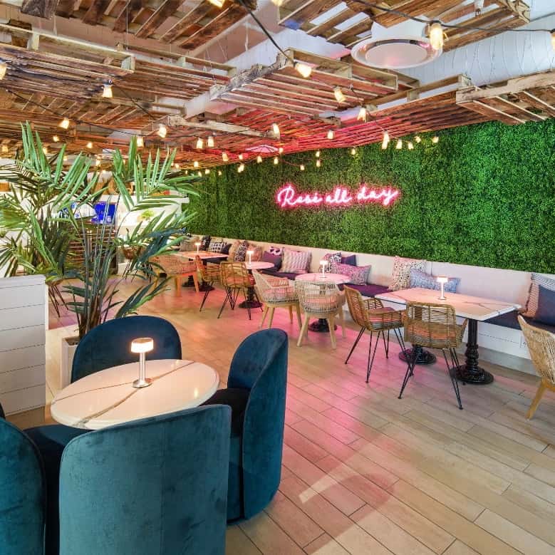 rosé lounge