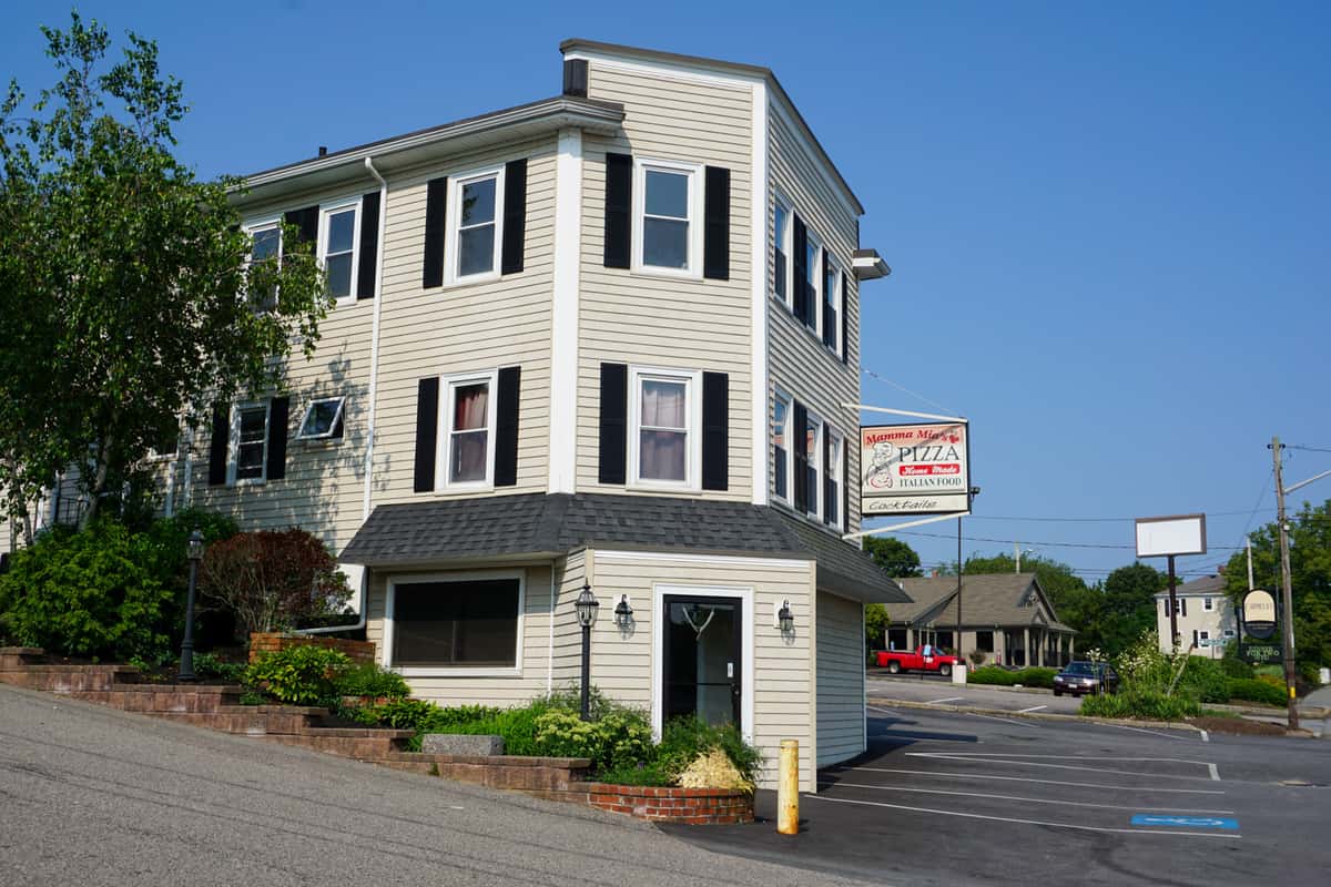 Mamma Mia's Kingston Exterior