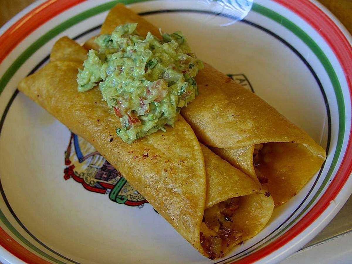 Tamales with guacamole