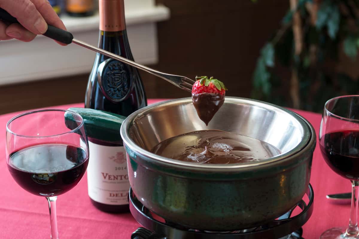 Strawberry with chocolate fondue