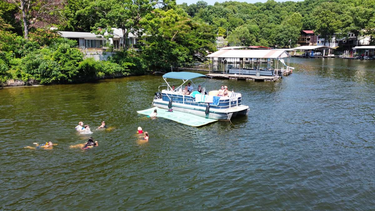 Tritoon Boat Rentals in Gravois Mills, MO