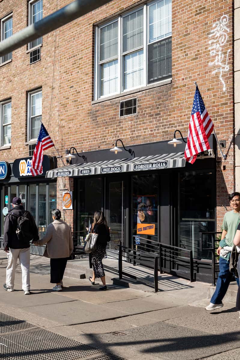 Exterior of FAT Ronnie's