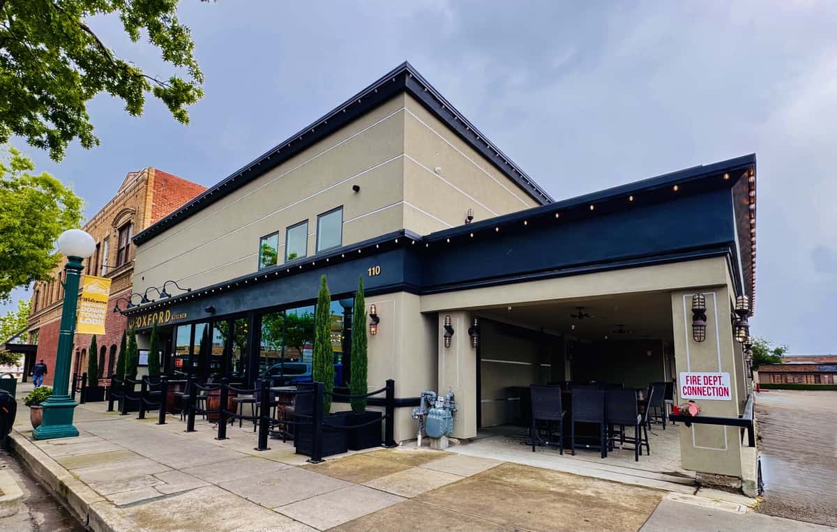 Outdoor Patios at The Oxford Kitchen & Gastropub in Lodi, California