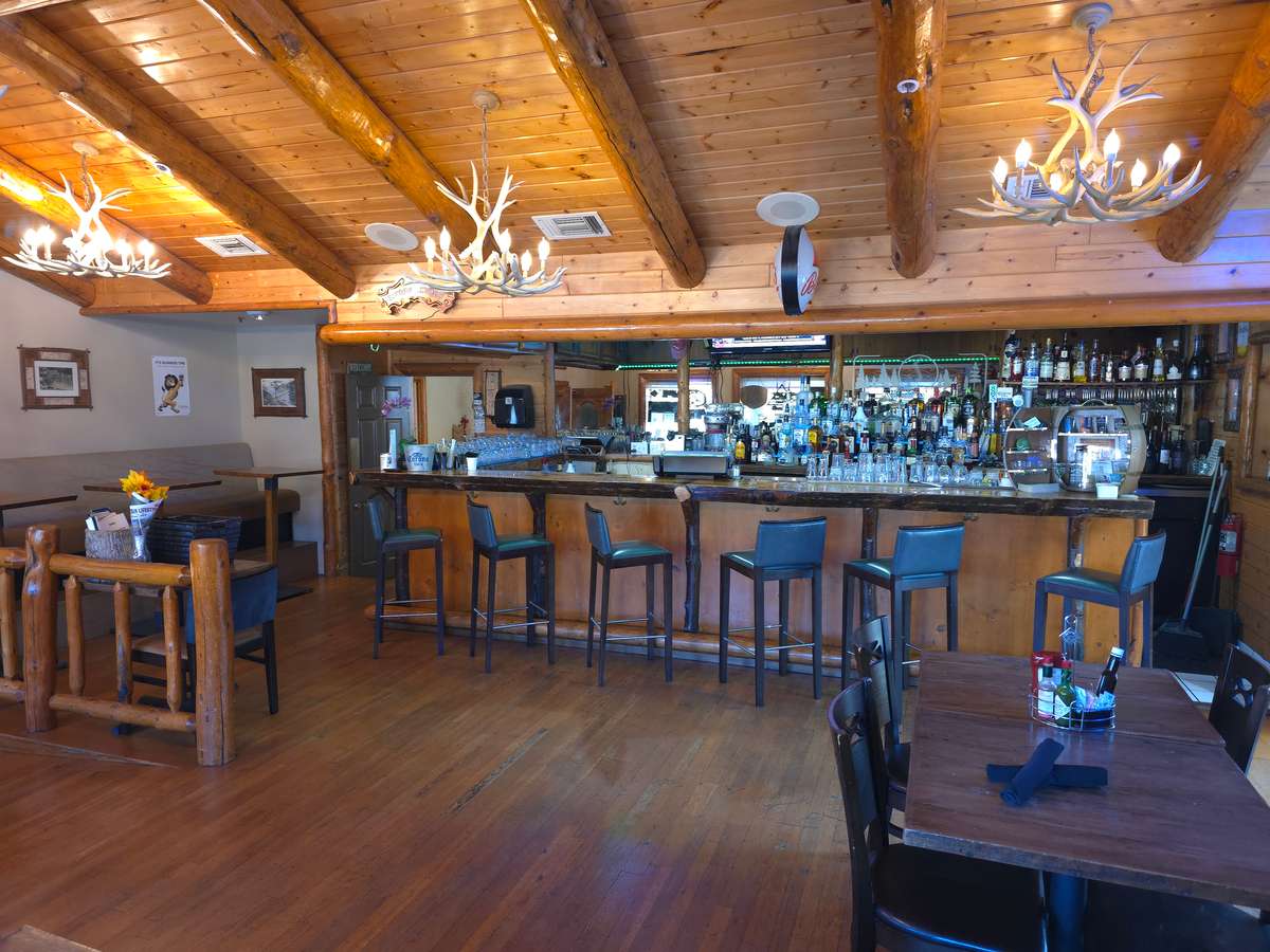 Sample photo of our full service bar
