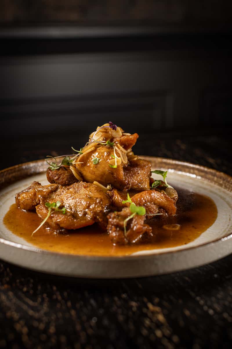 Boneless chicken bites, garlic, white wine