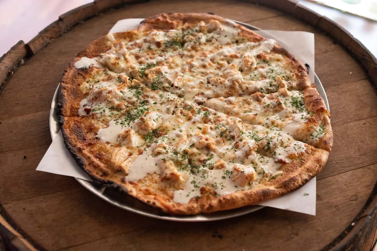 garlic oil, roasted chicken, bacon, white onion, ranch, house cheese