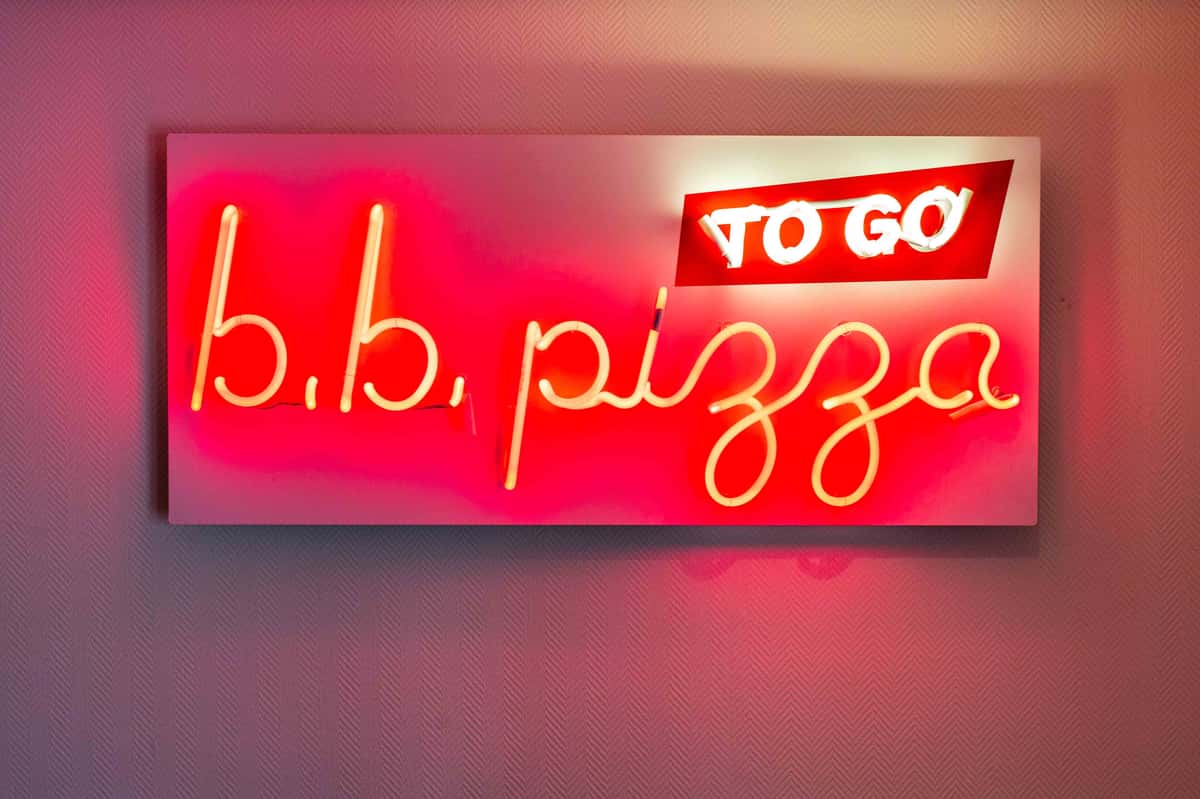bb pizza sign