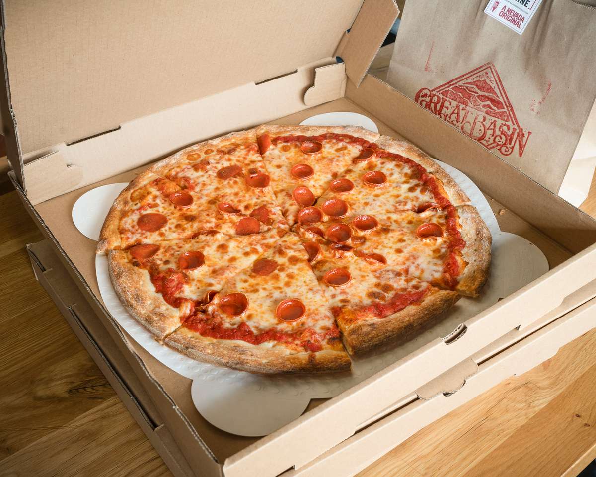 New York Peperoni Pizza to go