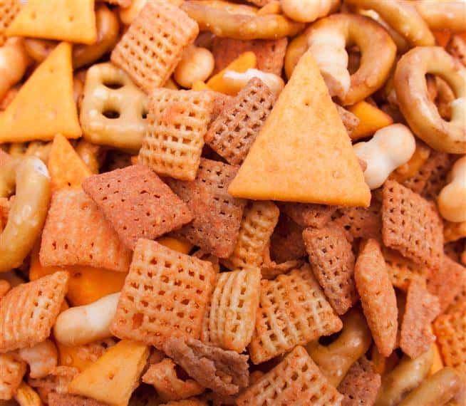 cheese and pretzel snack mix