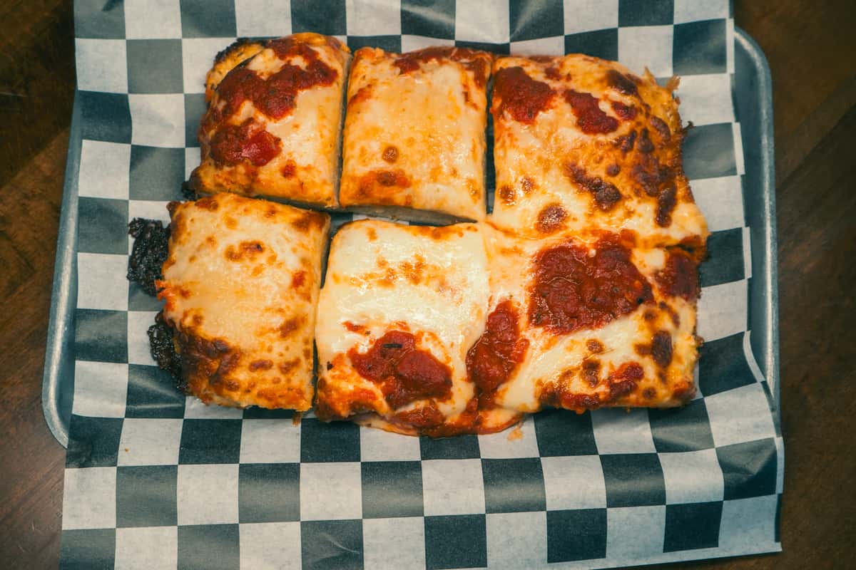 West Town Neighborhood Bar Food - Everything Chicago