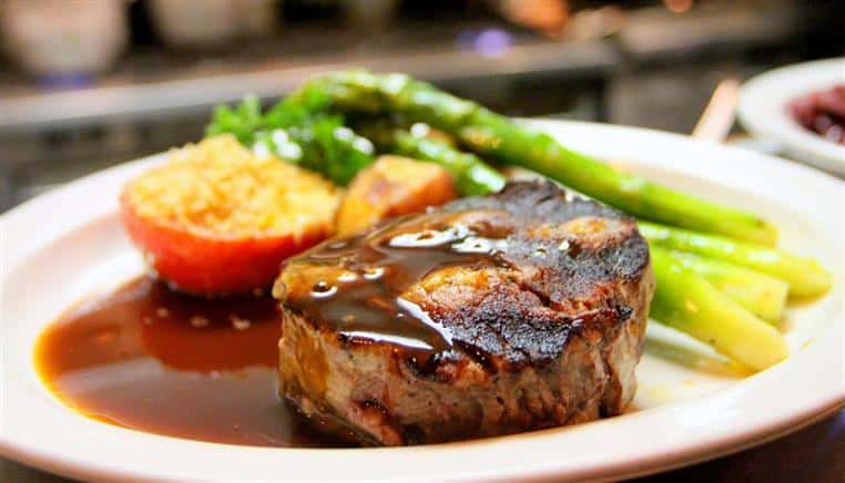 grilled steak with asparagus