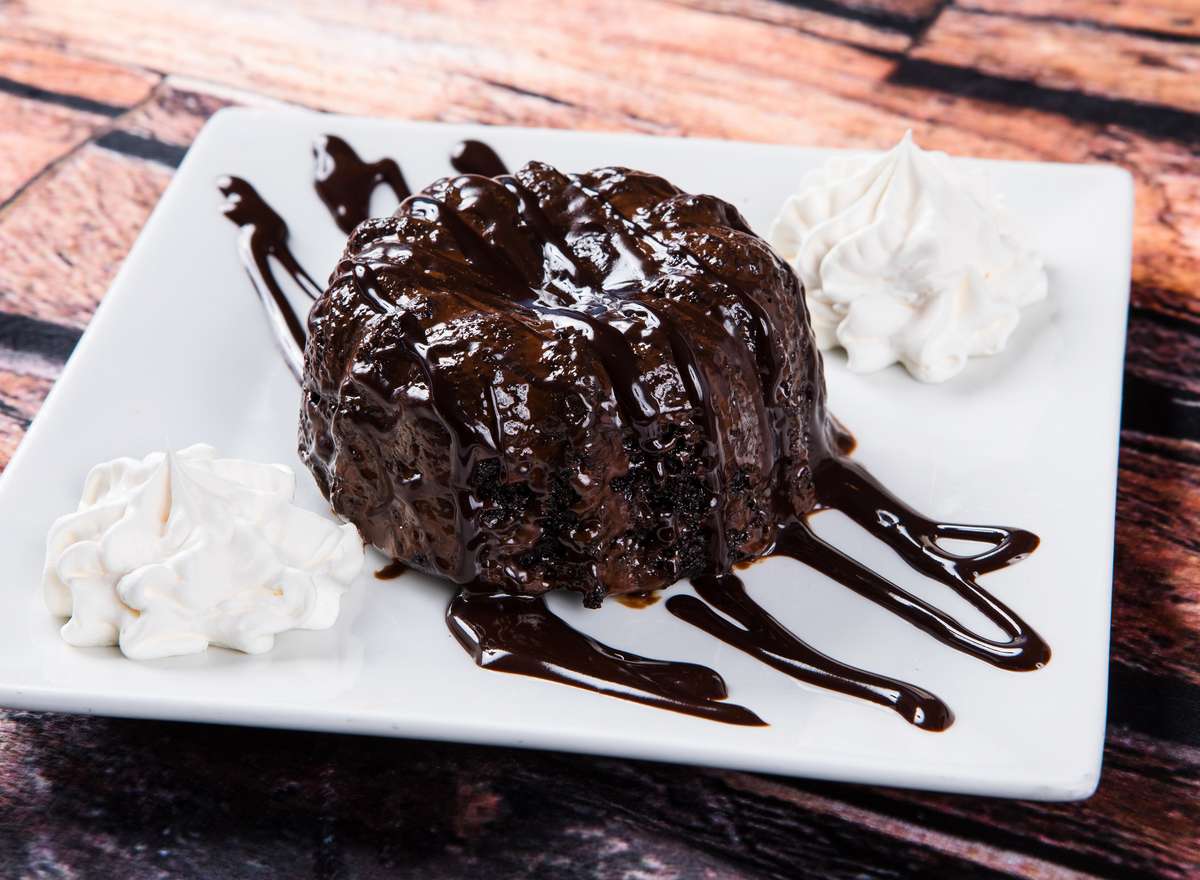 Applebees Triple Chocolate Meltdown Leak | Recipe | Lava cake recipes, Lava  cakes, Triple chocolate meltdown recipe