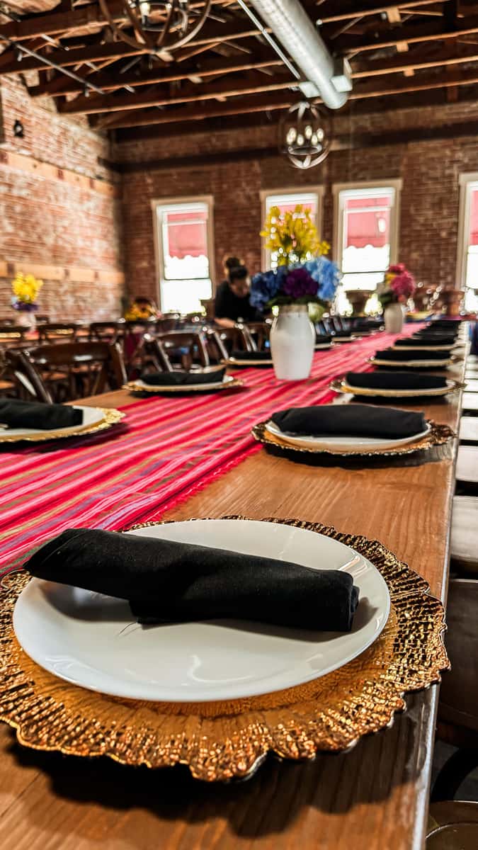 set dining table